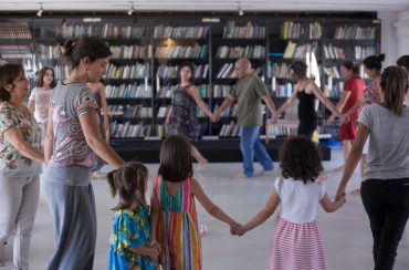 Educando em Tempos acelerados: Conversas entre Famílias