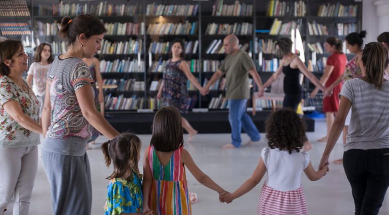 Educando em Tempos acelerados: Conversas entre Famílias